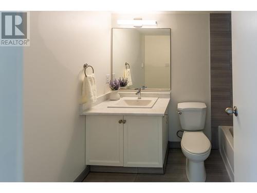 735 Cook Road Unit# 109A, Kelowna, BC - Indoor Photo Showing Bathroom