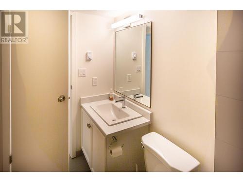 735 Cook Road Unit# 109A, Kelowna, BC - Indoor Photo Showing Bathroom