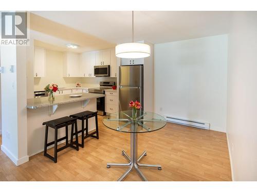 735 Cook Road Unit# 109A, Kelowna, BC - Indoor Photo Showing Kitchen