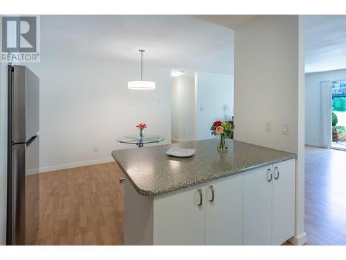 735 Cook Road Unit# 109A, Kelowna, BC - Indoor Photo Showing Kitchen