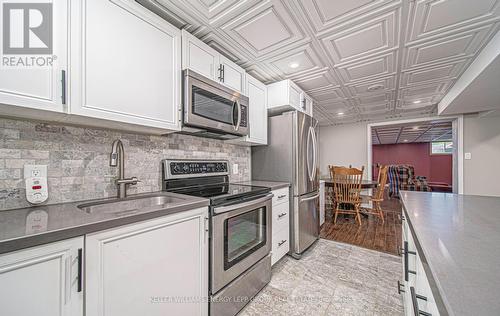 8 Sunny Ridge Trail, Clarington, ON - Indoor Photo Showing Kitchen