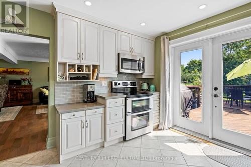 174 Louth Street, St. Catharines, ON - Indoor Photo Showing Kitchen