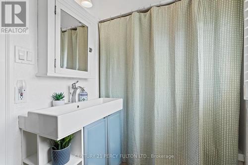 174 Louth Street, St. Catharines, ON - Indoor Photo Showing Bathroom