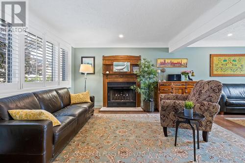 174 Louth Street, St. Catharines, ON - Indoor Photo Showing Living Room With Fireplace