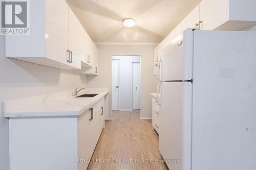 202 - 10 Lake Road, Lambton Shores (Grand Bend), ON - Indoor Photo Showing Kitchen