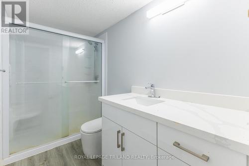 202 - 10 Lake Road, Lambton Shores (Grand Bend), ON - Indoor Photo Showing Bathroom