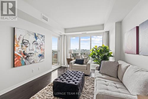 1705 - 195 Besserer Street, Ottawa, ON - Indoor Photo Showing Living Room