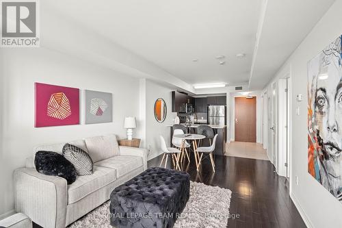 1705 - 195 Besserer Street, Ottawa, ON - Indoor Photo Showing Living Room