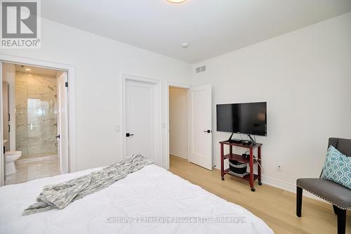 4242 Village Creek Drive, Fort Erie (328 - Stevensville), ON - Indoor Photo Showing Bedroom