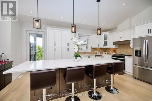 4242 Village Creek Drive, Fort Erie (328 - Stevensville), ON - Indoor Photo Showing Kitchen With Upgraded Kitchen