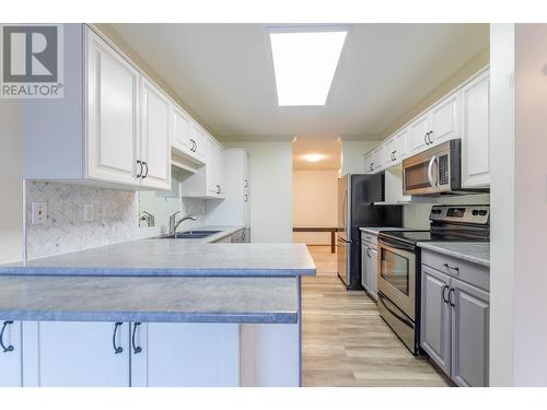 8907 Pineo Court Unit# 70, Summerland, BC - Indoor Photo Showing Kitchen With Double Sink