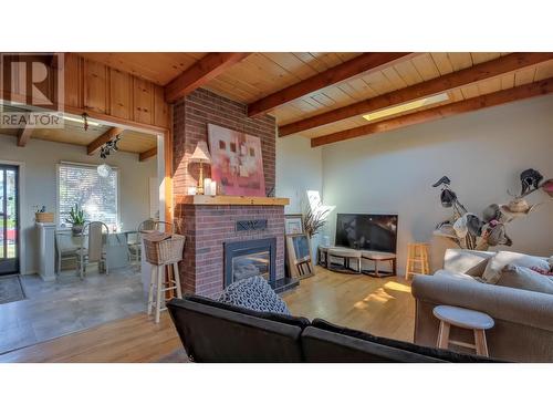 701 Ross Avenue, Penticton, BC - Indoor Photo Showing Living Room With Fireplace