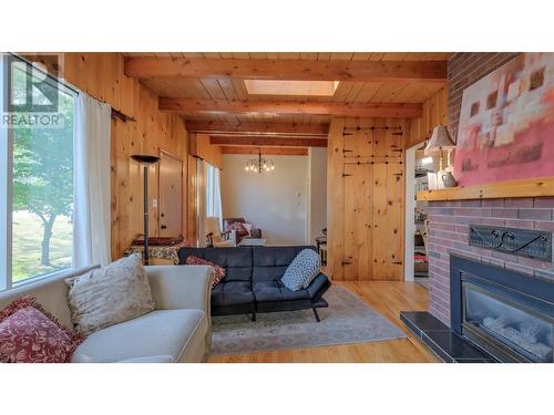 701 Ross Avenue, Penticton, BC - Indoor Photo Showing Living Room With Fireplace