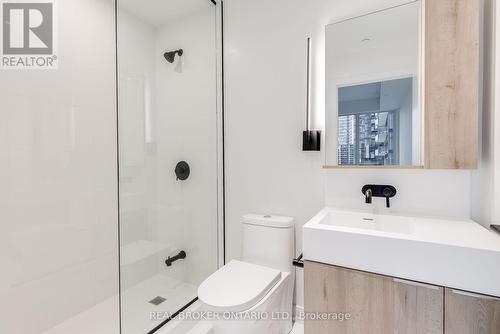 804 - 117 Broadway Avenue, Toronto, ON - Indoor Photo Showing Bathroom