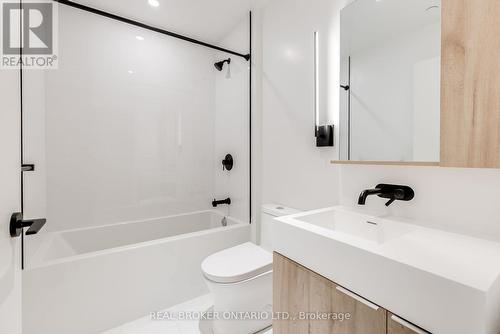 804 - 117 Broadway Avenue, Toronto, ON - Indoor Photo Showing Bathroom