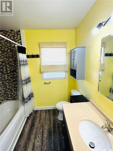 2322 Mackay Street, Regina, SK - Indoor Photo Showing Bathroom