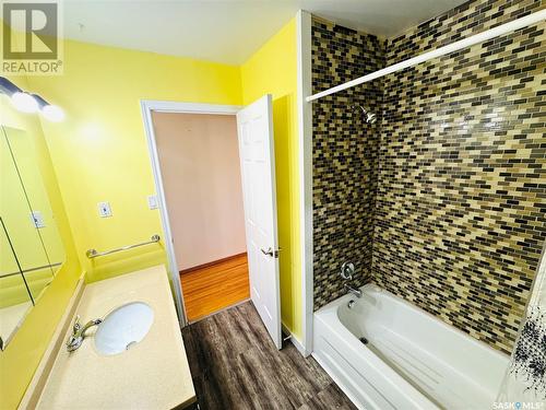 2322 Mackay Street, Regina, SK - Indoor Photo Showing Bathroom