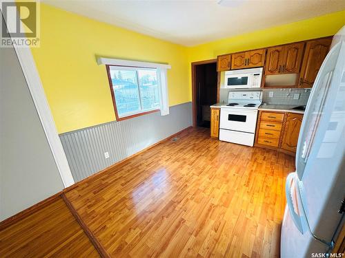 2322 Mackay Street, Regina, SK - Indoor Photo Showing Kitchen