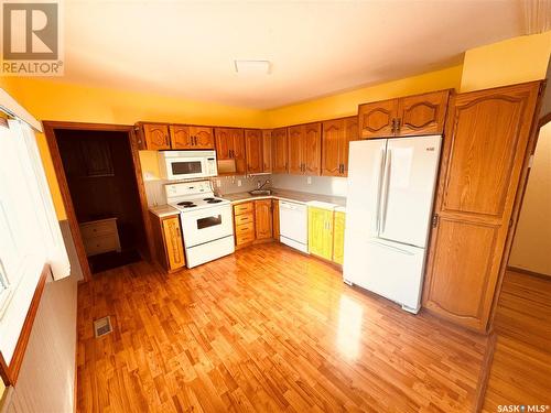 2322 Mackay Street, Regina, SK - Indoor Photo Showing Kitchen