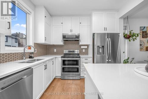 730 Perseus Avenue, Ottawa, ON - Indoor Photo Showing Kitchen With Double Sink With Upgraded Kitchen