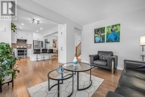 730 Perseus Avenue, Ottawa, ON - Indoor Photo Showing Living Room