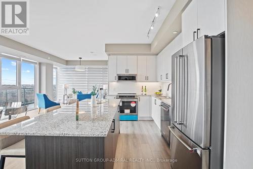 1207 - 20 Gatineau Drive, Vaughan, ON - Indoor Photo Showing Kitchen With Stainless Steel Kitchen With Upgraded Kitchen