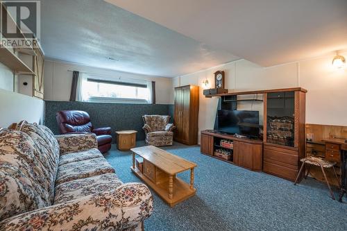 7713 Thompson Drive, Prince George, BC - Indoor Photo Showing Living Room