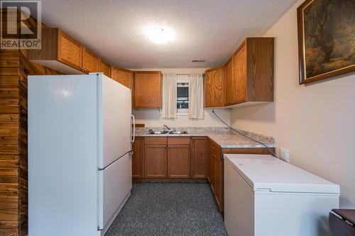 7713 Thompson Drive, Prince George, BC - Indoor Photo Showing Kitchen With Double Sink