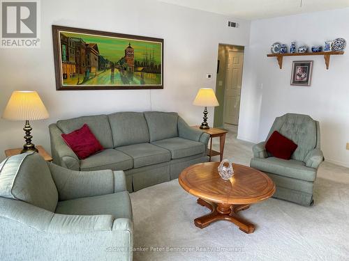 206 - 203 Mcnab Street, Brockton, ON - Indoor Photo Showing Living Room