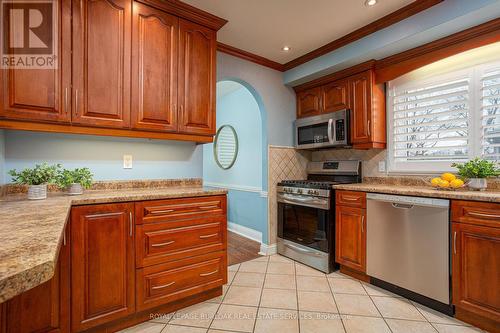 7984 Michael Street, Niagara Falls, ON - Indoor Photo Showing Kitchen