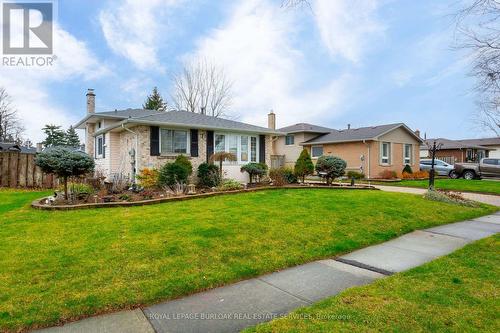 7984 Michael Street, Niagara Falls, ON - Outdoor With Facade