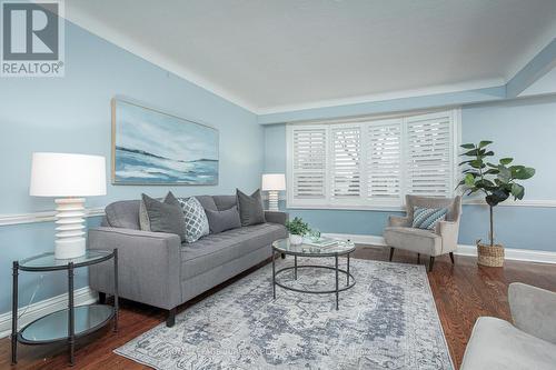 7984 Michael Street, Niagara Falls, ON - Indoor Photo Showing Living Room