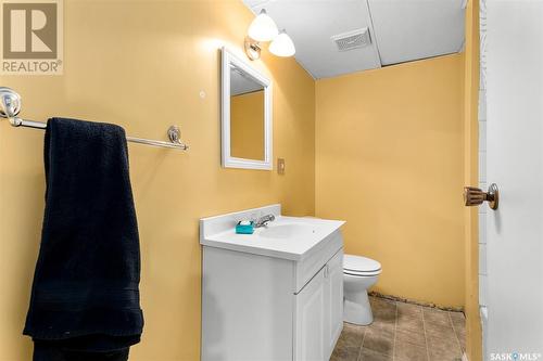 1386 Manitou Crescent, Moose Jaw, SK - Indoor Photo Showing Bathroom