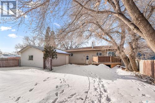 1386 Manitou Crescent, Moose Jaw, SK - Outdoor