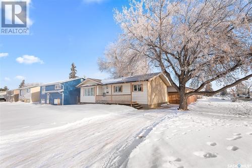 1386 Manitou Crescent, Moose Jaw, SK - Outdoor