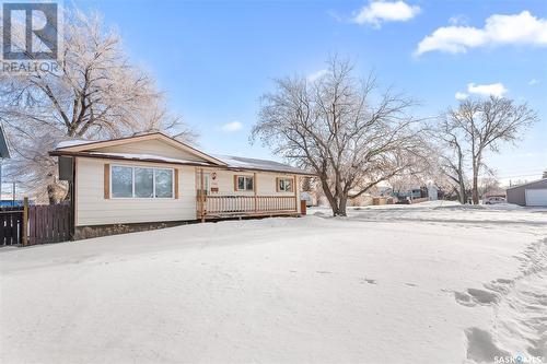 1386 Manitou Crescent, Moose Jaw, SK - Outdoor