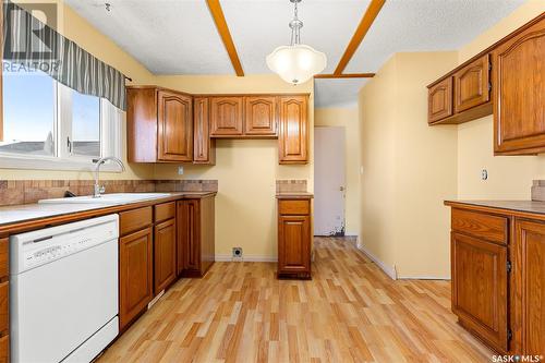 1386 Manitou Crescent, Moose Jaw, SK - Indoor Photo Showing Kitchen