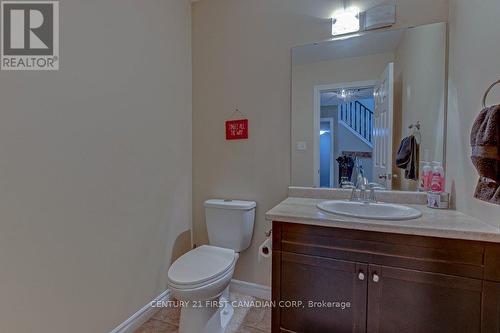 812 Reeves Avenue, London, ON - Indoor Photo Showing Bathroom