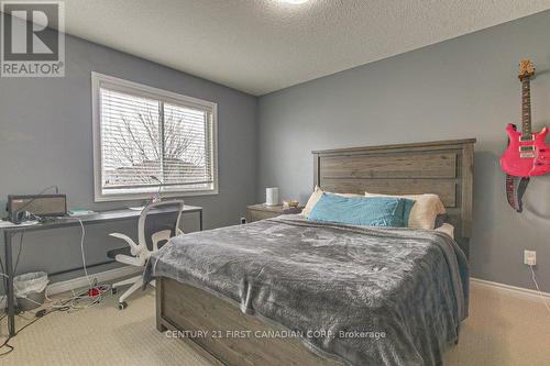 812 Reeves Avenue, London, ON - Indoor Photo Showing Bedroom