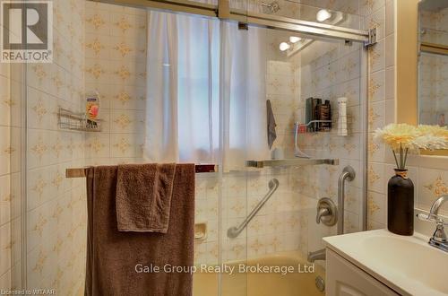 177 Ontario Street, Brant (Brantford Twp), ON - Indoor Photo Showing Bathroom