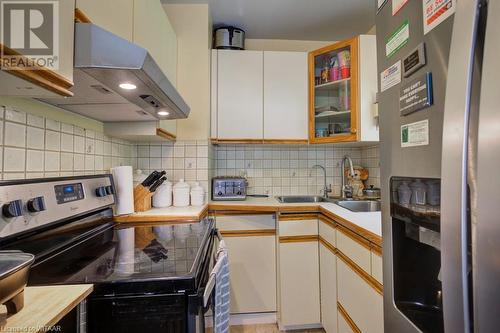 177 Ontario Street, Brantford, ON - Indoor Photo Showing Kitchen