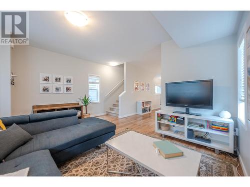 223 Conklin Avenue Unit# 101, Penticton, BC - Indoor Photo Showing Living Room