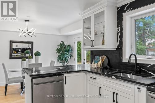 883 Westbury Place, London, ON - Indoor Photo Showing Kitchen