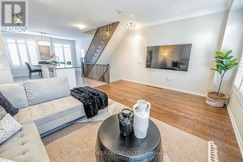 369 Ladycroft Terrace, Mississauga, ON - Indoor Photo Showing Living Room