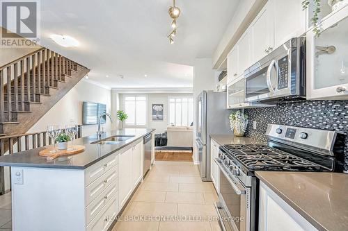 369 Ladycroft Terrace, Mississauga, ON - Indoor Photo Showing Kitchen With Stainless Steel Kitchen With Double Sink With Upgraded Kitchen