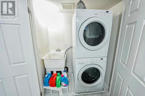 369 Ladycroft Terrace, Mississauga, ON - Indoor Photo Showing Laundry Room