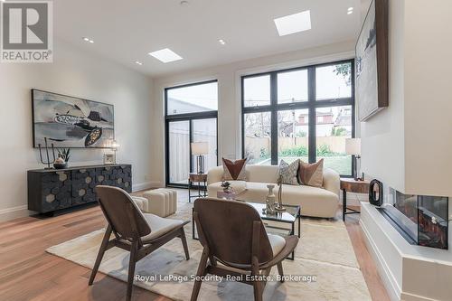 604 Ridelle Avenue, Toronto, ON - Indoor Photo Showing Living Room