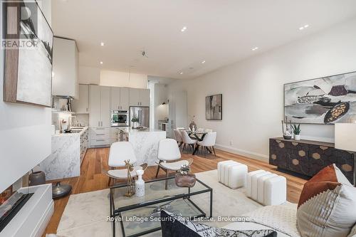 604 Ridelle Avenue, Toronto, ON - Indoor Photo Showing Living Room