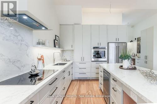 604 Ridelle Avenue, Toronto, ON - Indoor Photo Showing Kitchen With Upgraded Kitchen