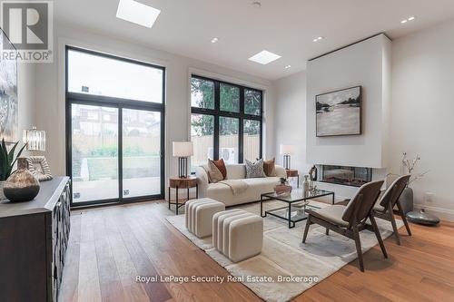 604 Ridelle Avenue, Toronto, ON - Indoor Photo Showing Living Room